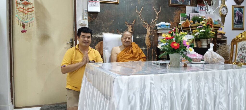 ศิษย์เอกหลวงปู่แขก