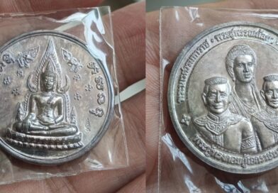 เหรียญร้อยปีโรงเรียนชายเนื้อเงิน รวมสามขัตติยะผู้เสียสละเผื่อผืนแผ่นดิน