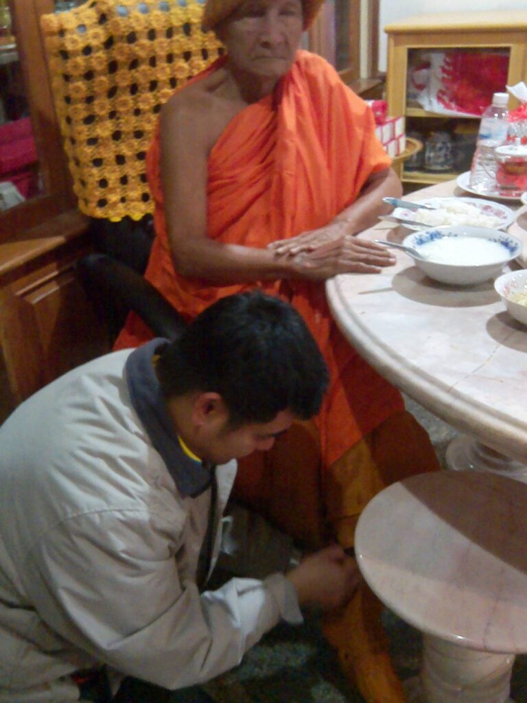 ครูแชมป์ ศิษย์เอกหลวงปู่แขก วัดสุนทรประดิษฐ์