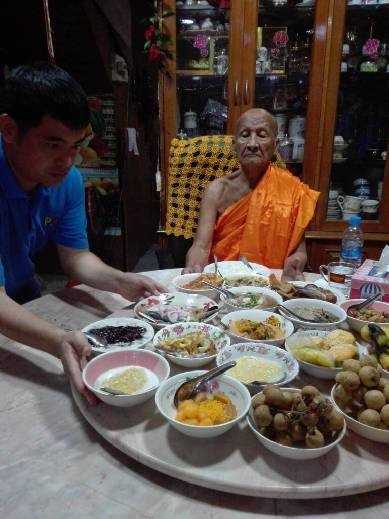 ครูแชมป์ ศิษย์เอกหลวงปู่แขก วัดสุนทรประดิษฐ์