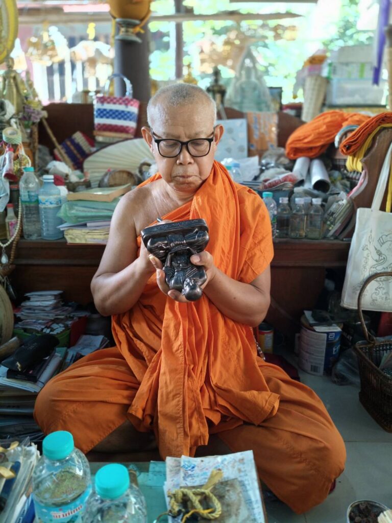 หลวงพ่อแดง วัดบางทราย